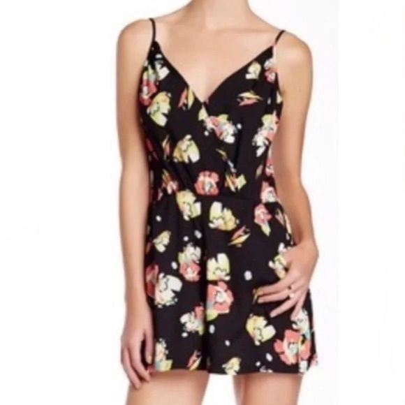 ⭐️Anthro’s Yumi Kim,Lea Wrap,POCKETS, Floral Sleeveless Black Romper, Size L - Picture 4 of 16